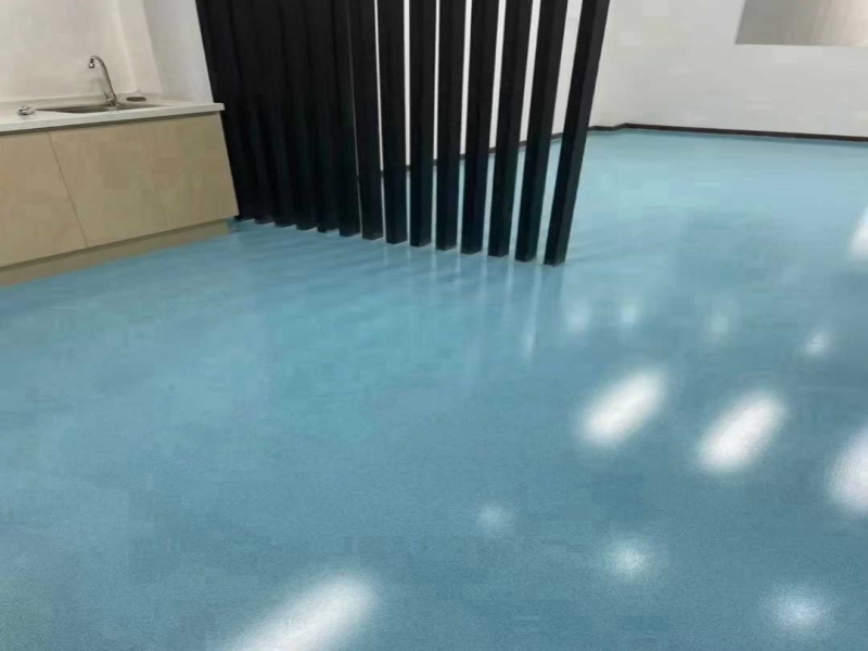 How to judge whether the ground is suitable for colored sand floor coating?