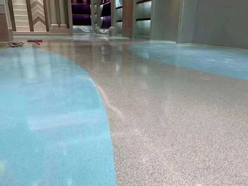 Which type of epoxy colored sand floor coating is more environmentally friendly?
