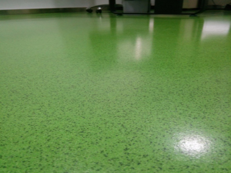 Water-based Epoxy Colored Sand Floor Paint Seasonal Application Guide: Avoid pitfalls in winter and summer, increase efficiency in spring and autumn